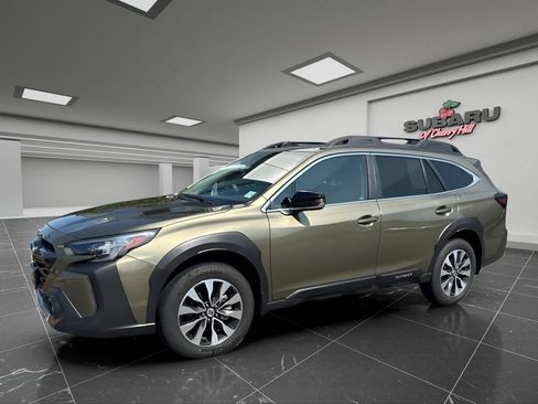 Used 2025 Subaru Outback Limited AWD/4WD image 7