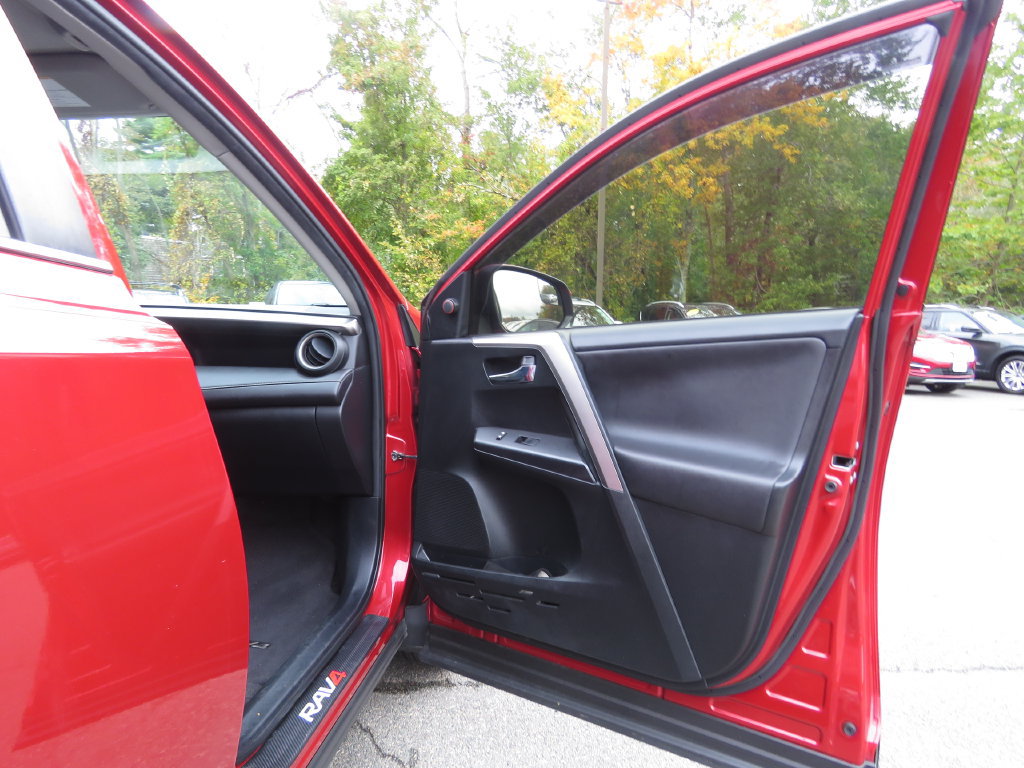 Used 2017 Toyota RAV4 XLE w/ Carpet Mat Package AWD/4WD image 12