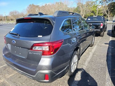 Used 2019 Subaru Outback 2.5i Premium image 2