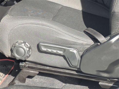 Used 2018 Jeep Wrangler Unlimited Sport image 13