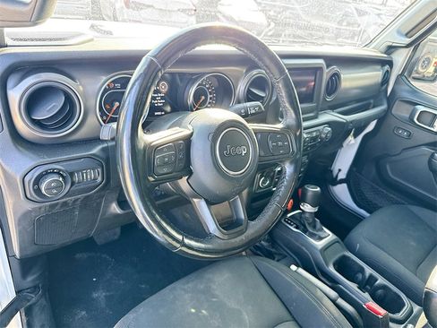 Used 2022 Jeep Gladiator Willys image 10
