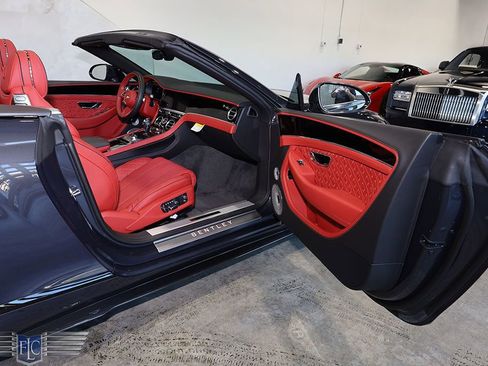 Used 2022 Bentley Continental GT V8 image 19