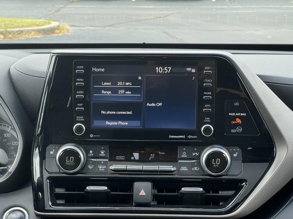 Used 2020 Toyota Highlander XLE AWD/4WD image 21