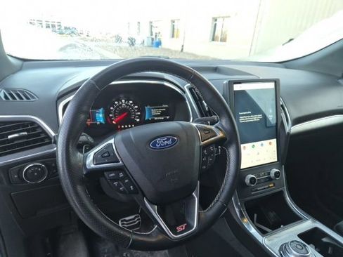 Used 2021 Ford Edge ST image 19