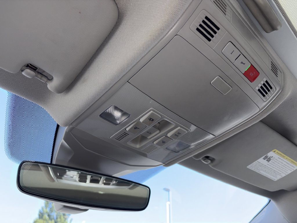 Used 2025 Volkswagen Jetta SE FWD image 14