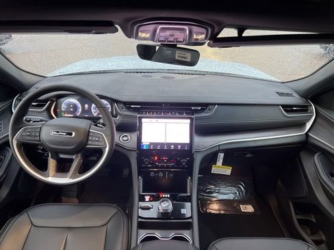 Used 2025 Jeep Grand Cherokee Limited image 11