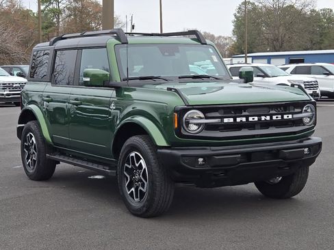 Used 2023 Ford Bronco Outer Banks image 2