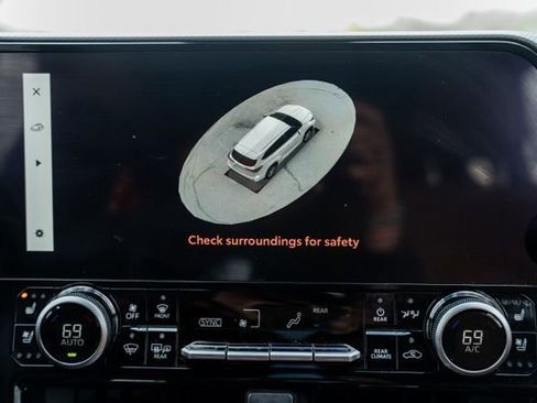 Used 2024 Toyota Highlander Platinum image 20