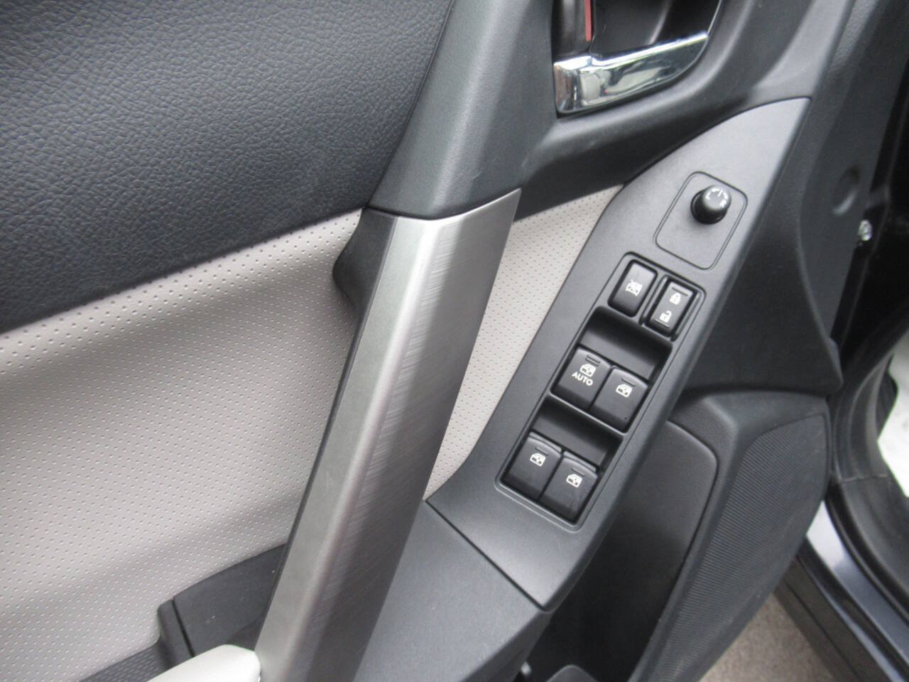 Used 2014 Subaru Forester 2.5i Limited AWD/4WD image 17