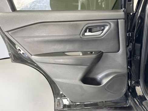 Used 2024 Nissan Rogue SL FWD image 26