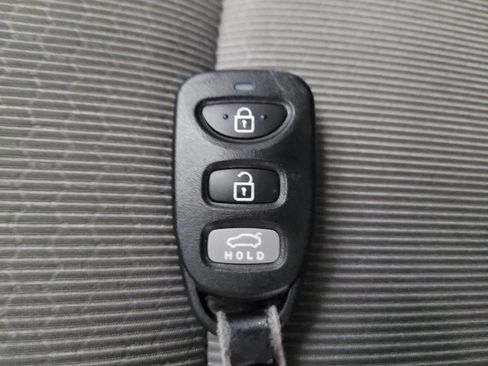 Used 2017 Hyundai Elantra SE image 32