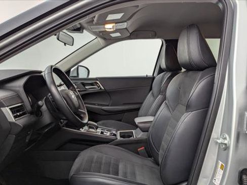 Used 2024 Mitsubishi Outlander SE image 14