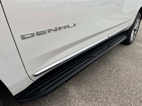 Used 2021 GMC Yukon XL Denali image 12