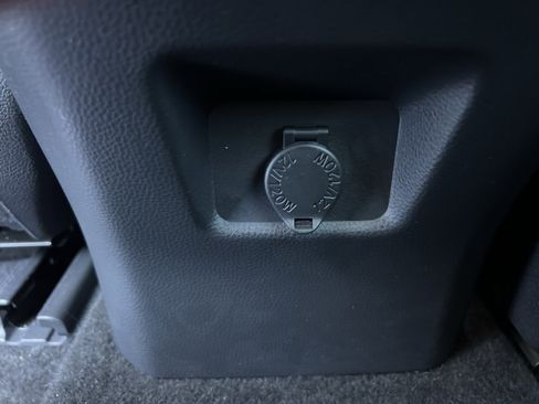 Used 2021 Toyota RAV4 LE image 23