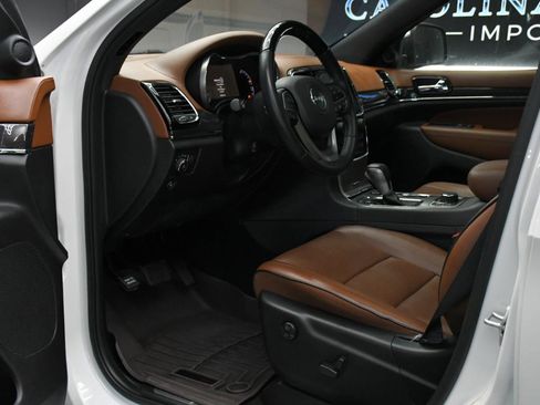 Used 2021 Jeep Grand Cherokee Overland AWD/4WD image 16