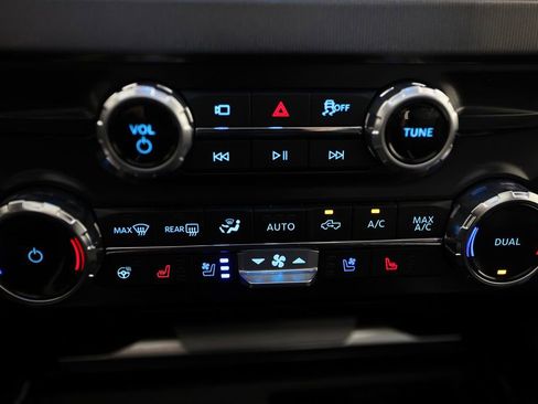 Used 2025 Ford F250 Platinum AWD/4WD image 29