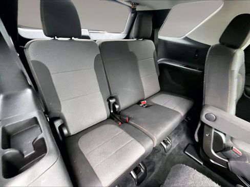 Used 2021 Chevrolet Traverse LT FWD image 26