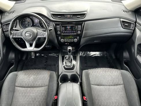 Used 2018 Nissan Rogue SV w/ Premium Package image 15