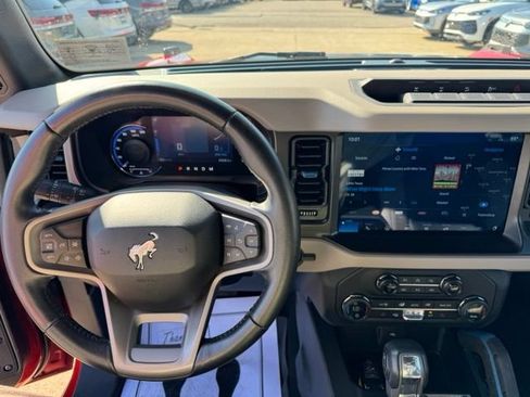 Used 2023 Ford Bronco Wildtrak AWD/4WD image 13
