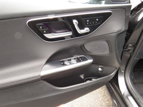 Used 2025 Mercedes-Benz C 300 4MATIC Sedan image 8