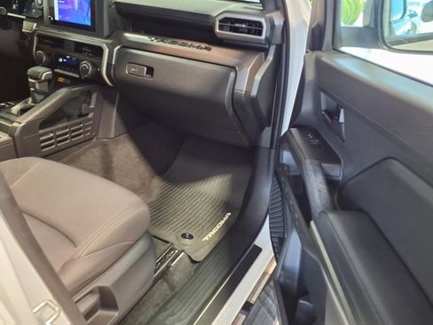 Used 2024 Toyota Tacoma SR5 AWD/4WD image 27