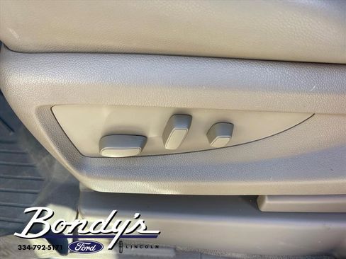 Used 2019 GMC Yukon XL SLT w/ Open Road Package image 9