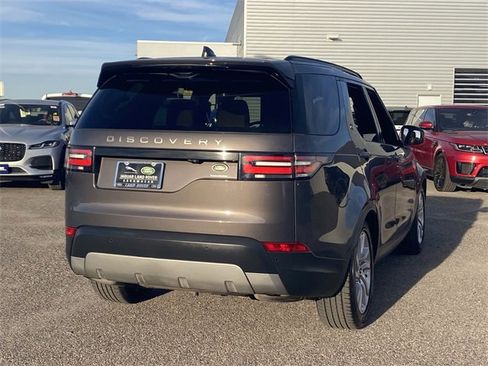 Used 2017 Land Rover Discovery HSE image 28