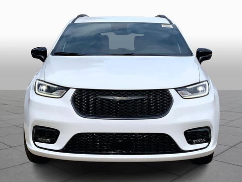 New 2026 Chrysler Pacifica Select w/ S Appearance Package FWD image 3