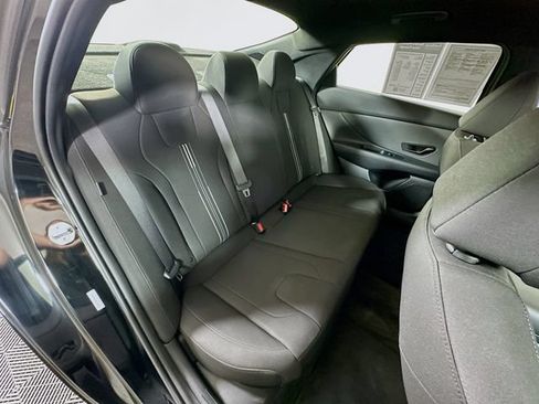 Certified 2025 Hyundai Elantra SEL FWD image 30