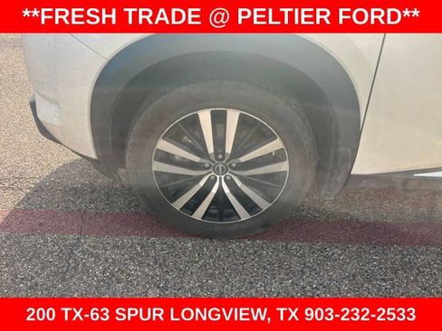 Used 2024 Nissan Pathfinder Platinum FWD image 5