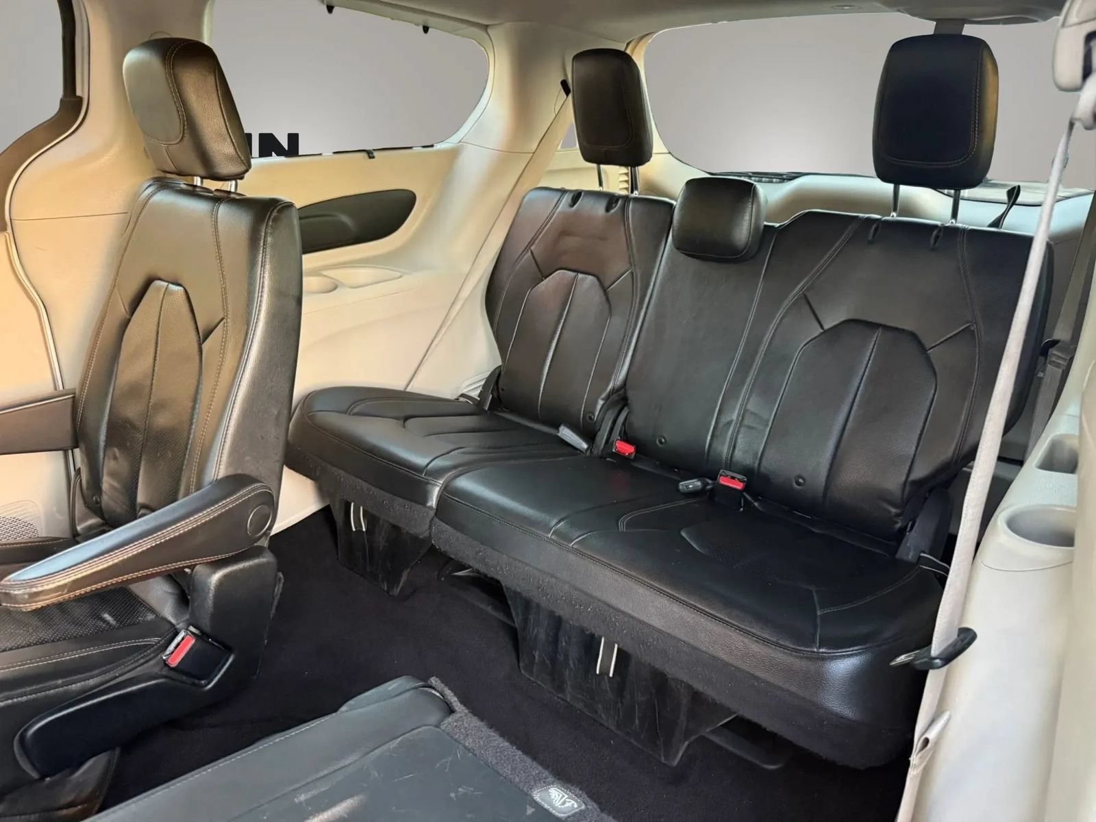 Used 2020 Chrysler Pacifica Touring-L FWD image 21
