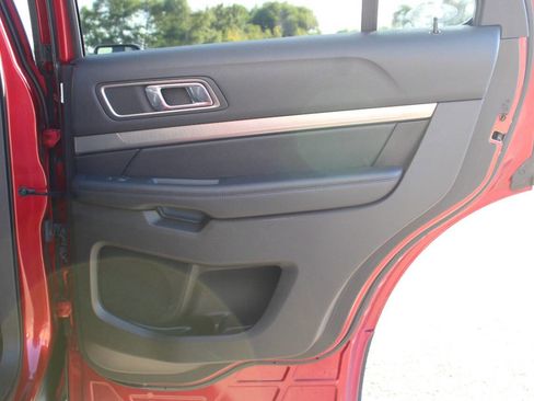 Used 2018 Ford Explorer XLT w/ Equipment Group 202A image 16