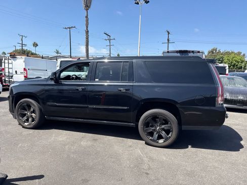 Used 2018 Cadillac Escalade ESV Premium Luxury RWD image 21