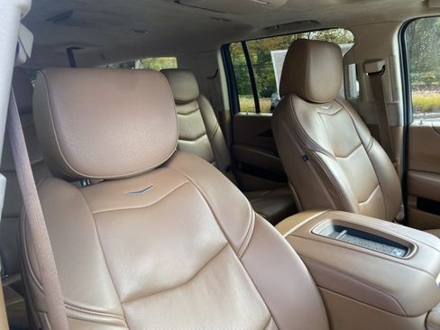 Used 2016 Cadillac Escalade ESV Platinum image 28