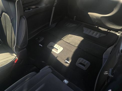 New 2027 Chrysler Pacifica Limited FWD image 6