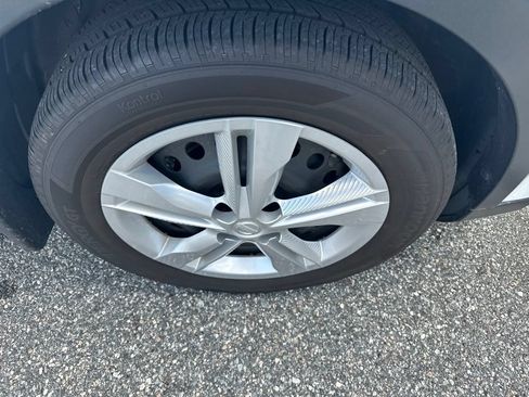 Used 2020 Nissan Kicks S FWD image 20