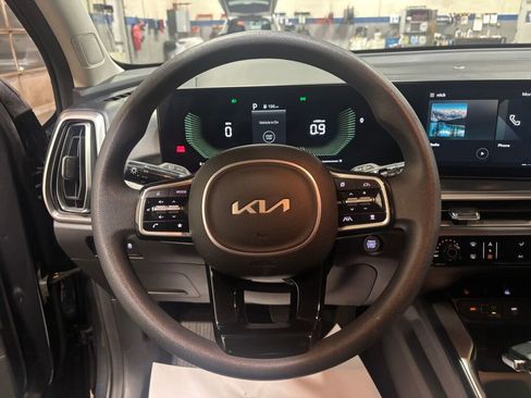 Used 2024 Kia Sorento LX image 19