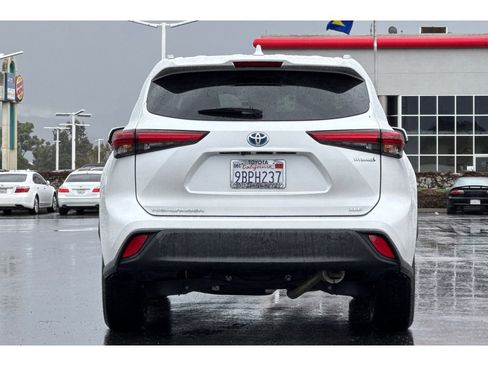 Certified 2023 Toyota Highlander XLE image 5