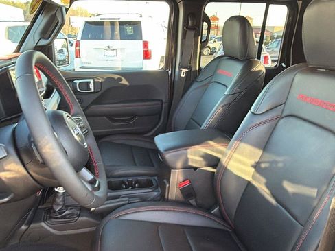 Used 2024 Jeep Gladiator Rubicon AWD/4WD image 14