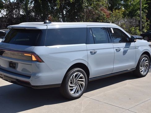 New 2025 Lincoln Navigator L Reserve image 6