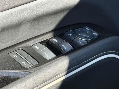 Used 2024 Cadillac Escalade ESV Premium Luxury AWD/4WD image 19