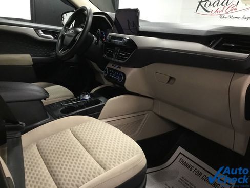 Used 2020 Ford Escape SE image 37