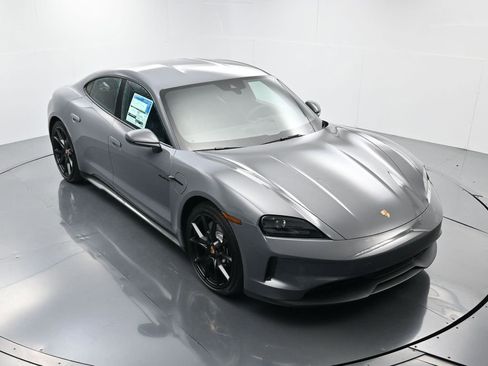 Used 2026 Porsche Taycan image 39