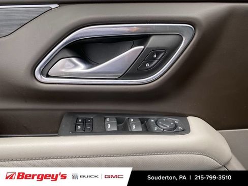 Used 2022 GMC Yukon XL SLT w/ SLT Premium Package AWD/4WD image 27