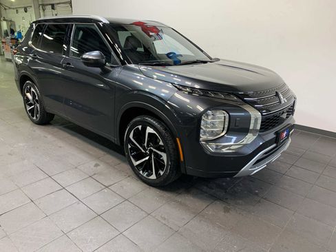 Used 2024 Mitsubishi Outlander SEL image 2