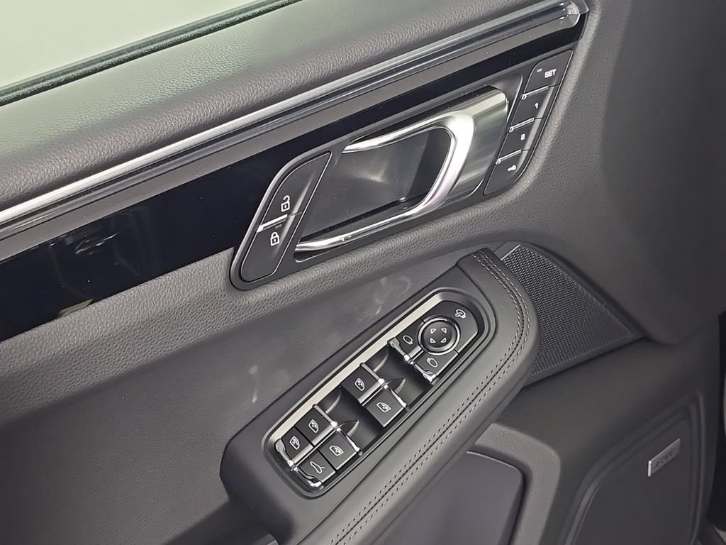 Certified 2026 Porsche Macan AWD/4WD image 16