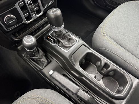 Used 2025 Jeep Wrangler Sport S image 41