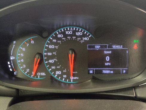 Used 2018 Chevrolet Trax LT w/ LT Convenience Package FWD image 23