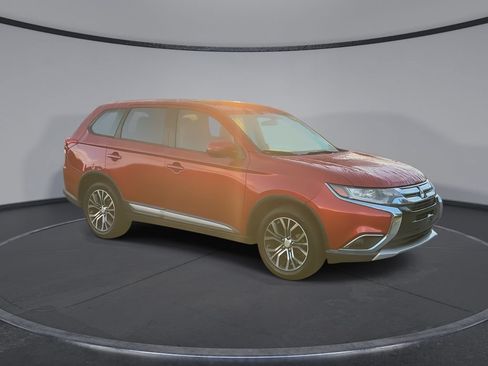 Used 2016 Mitsubishi Outlander SE FWD image 2