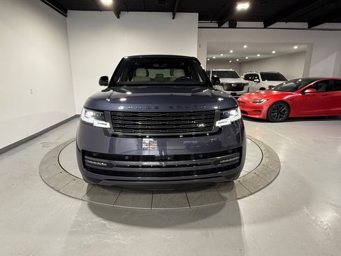 Used 2025 Land Rover Range Rover Long Wheelbase SE AWD/4WD image 3